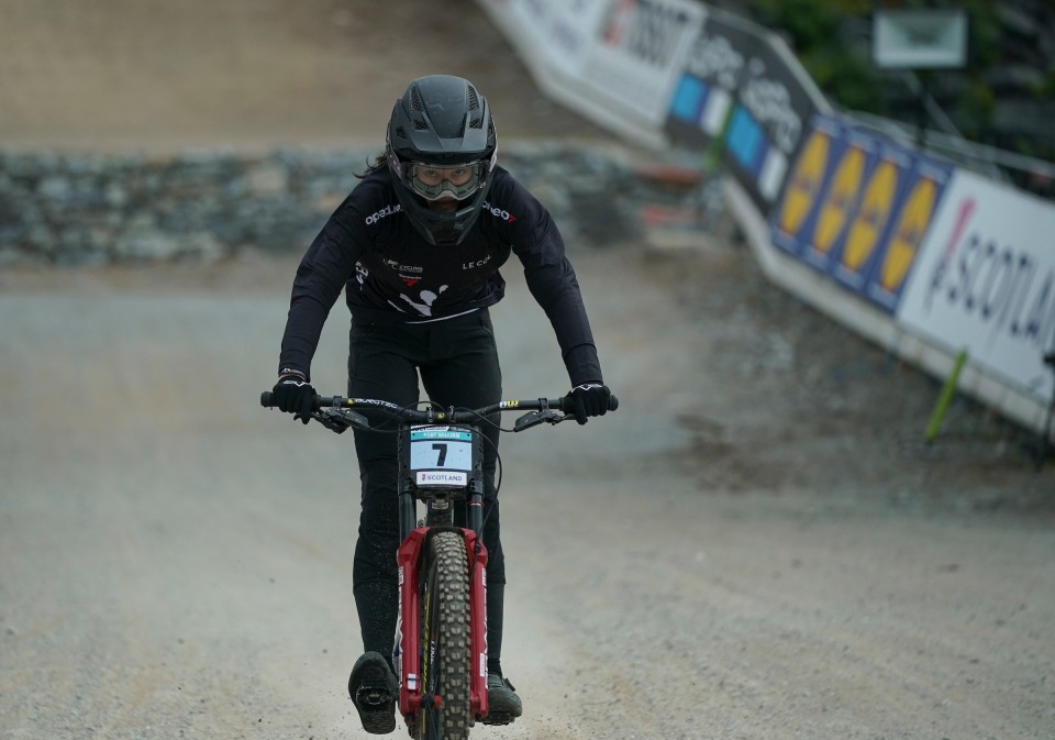 Junior top downhill bike